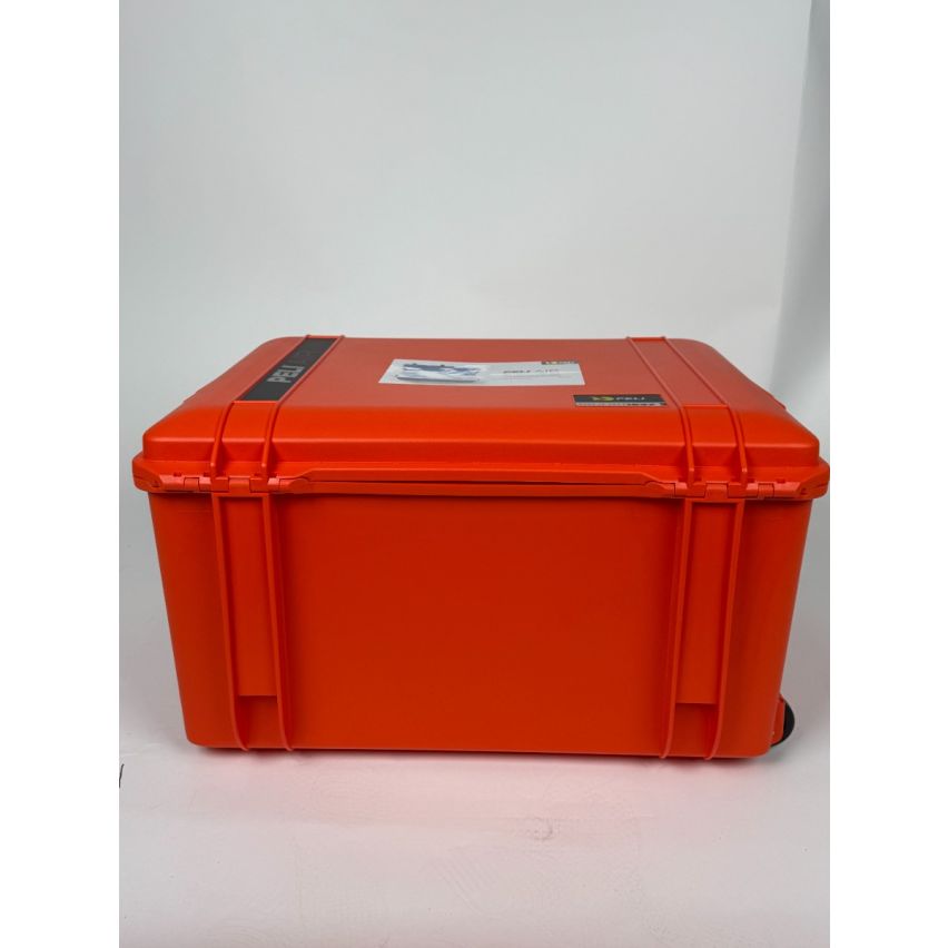 Peli Air 1637 – Orange – Gap behind the lid - May not be waterproof